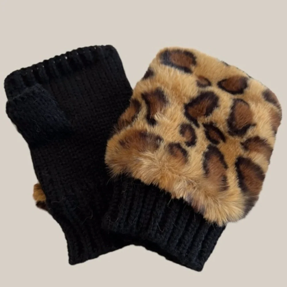SURELL NWT Leopard Faux Fur Fingerless Mittens/Phone Wristlet 2-Piece Gift SET